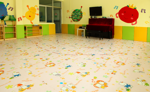 震惊！幼儿园专业地板竟然...【腾方PVC地板】