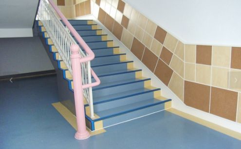 幼儿园塑胶地板如何分辨是全新料还是回收料
