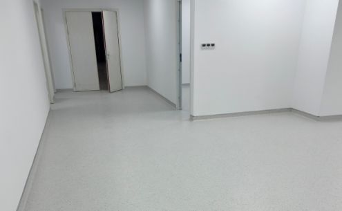 电子车间必备！防静电PVC地板为何成为行业新宠？