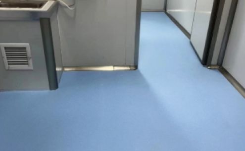 塑胶地板：现代生活中的安全与环保之选