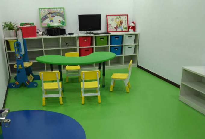 幼儿园用地板